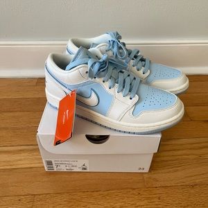 Women’s Reverse Ice Blue Jordan’s Size 7.5